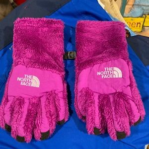 Fuchsia North Face gloves, girls